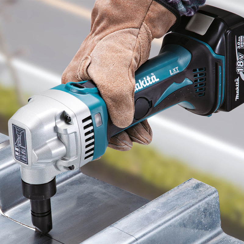 Grignoteuse 2x5Ah 18V LXT ® MAKITA DJN161RTJ en MAKPAC
