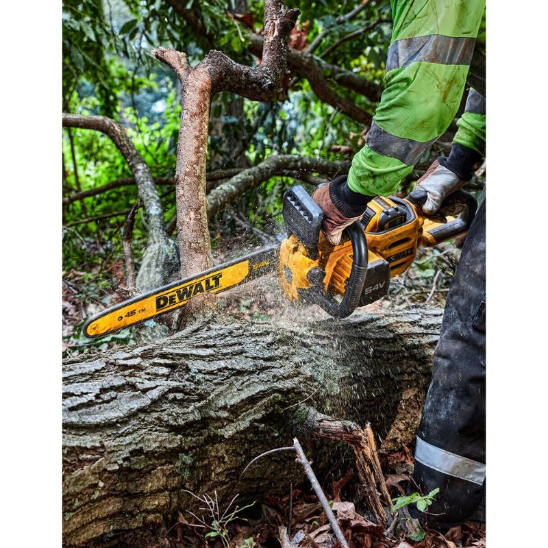 Tronçonneuse 45cm 54V DEWALT DCMCS574X1-QW avec une batterie 9,0 Ah FLEXVOLT